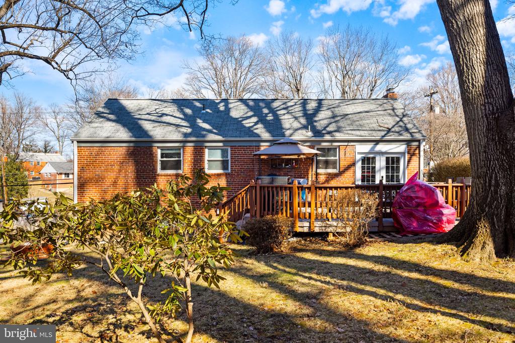 7011 MURRAY LANE