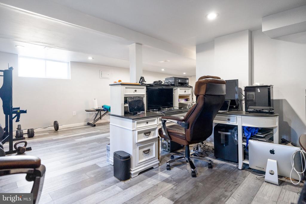 7011 MURRAY LANE
