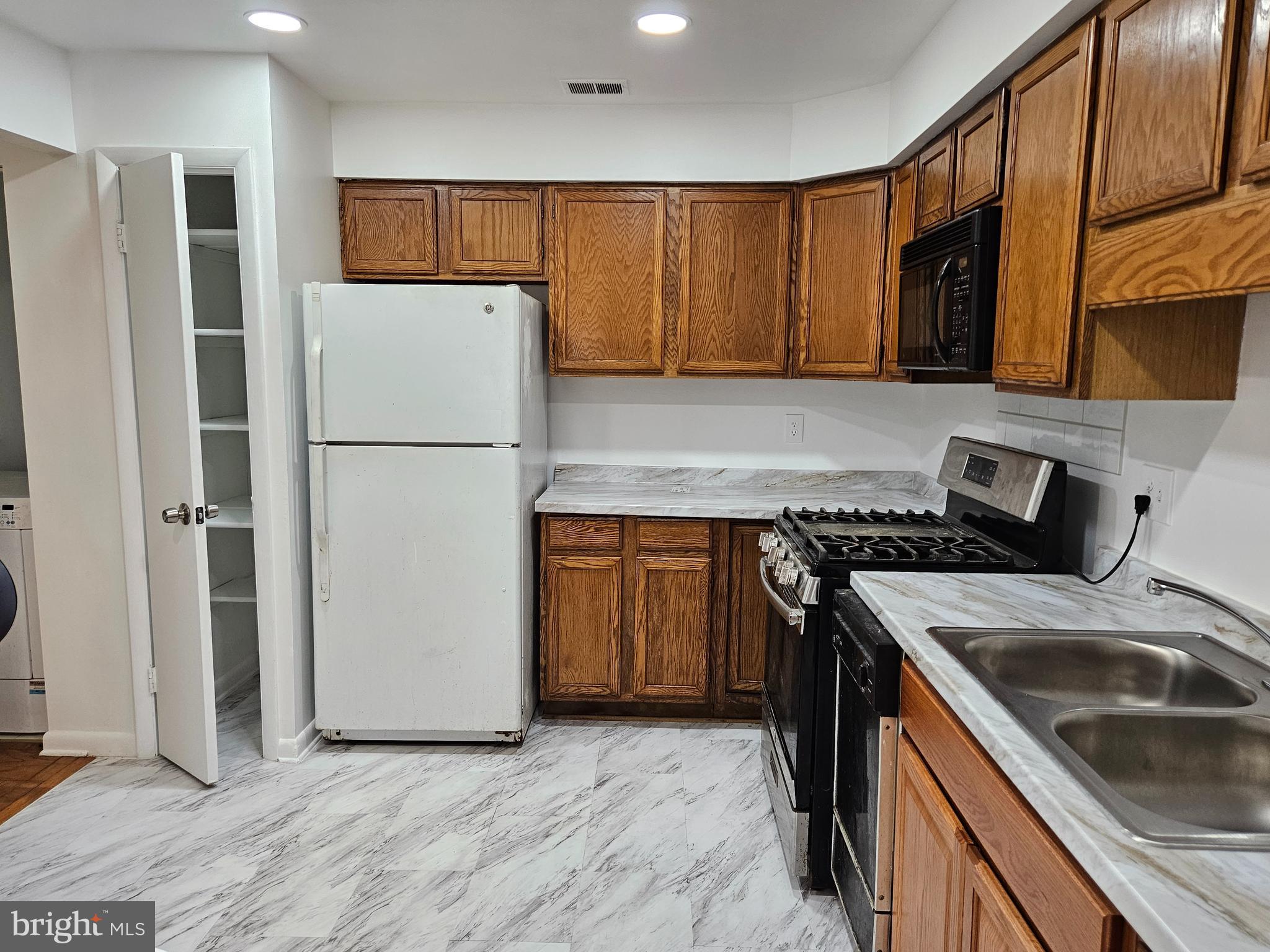3861 STEPPES COURT B 3861B