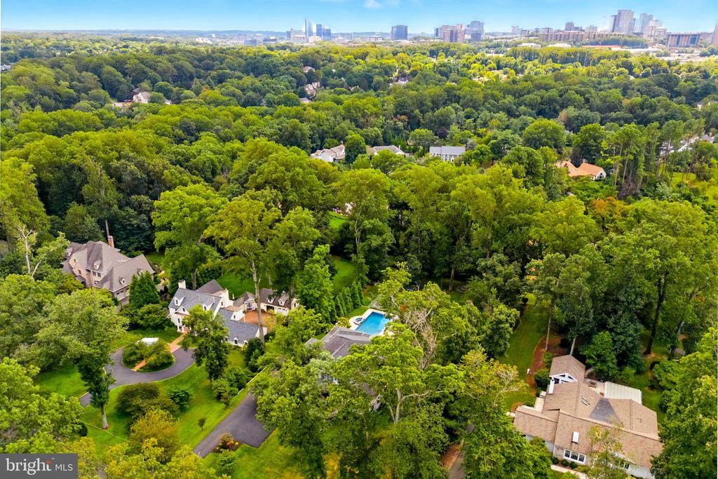8617 DIXIE PLACE