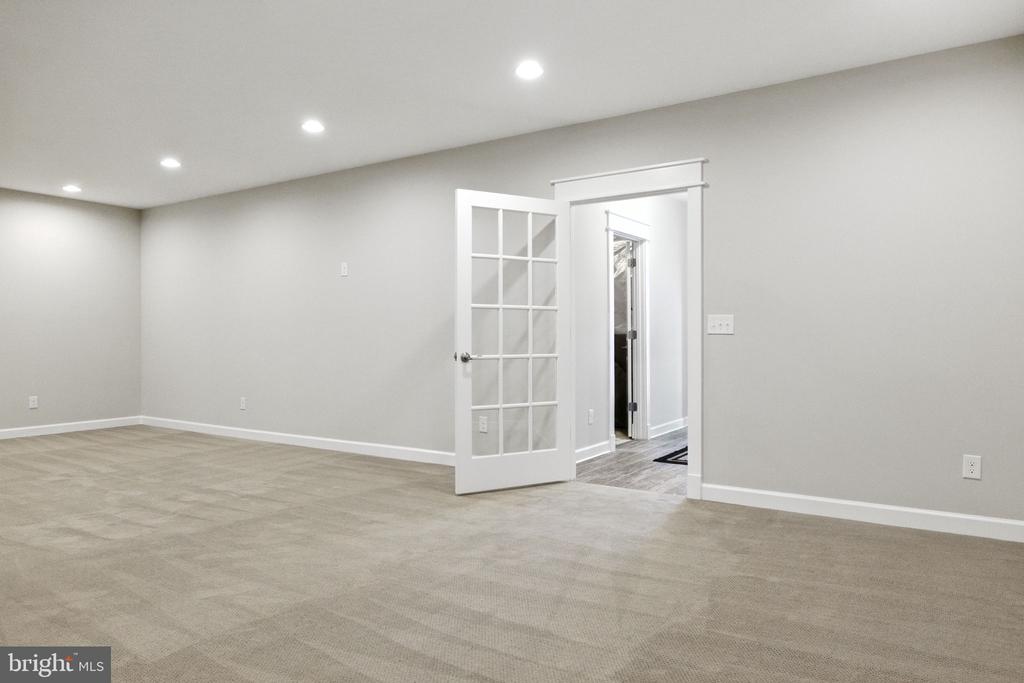 8617 DIXIE PLACE