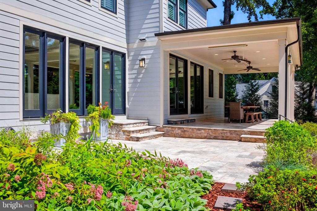 8617 DIXIE PLACE