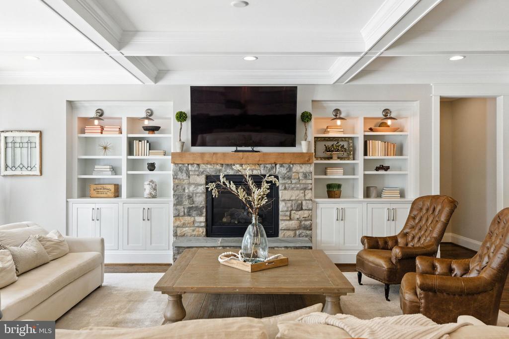 8617 DIXIE PLACE