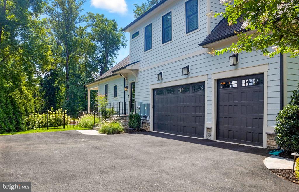 8617 DIXIE PLACE