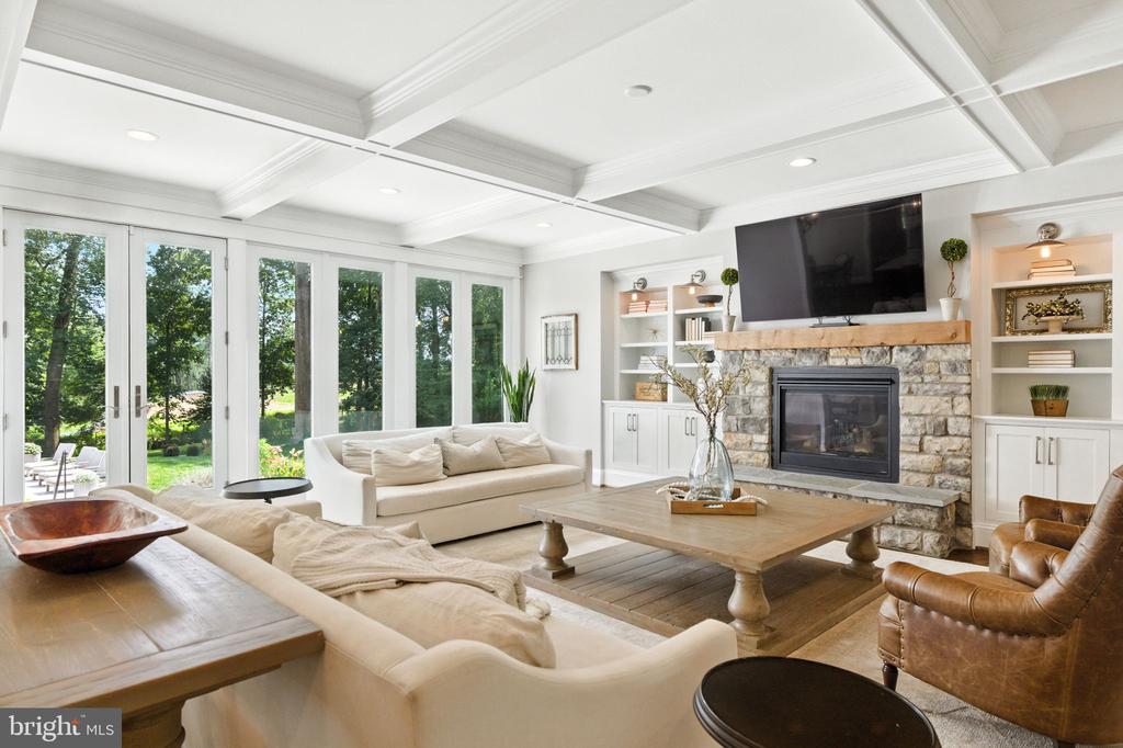 8617 DIXIE PLACE