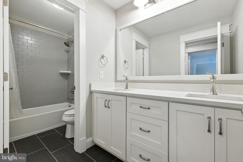 8617 DIXIE PLACE