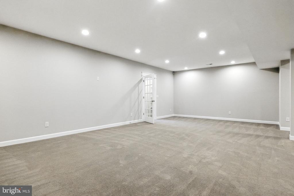 8617 DIXIE PLACE