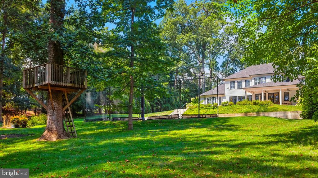 8617 DIXIE PLACE