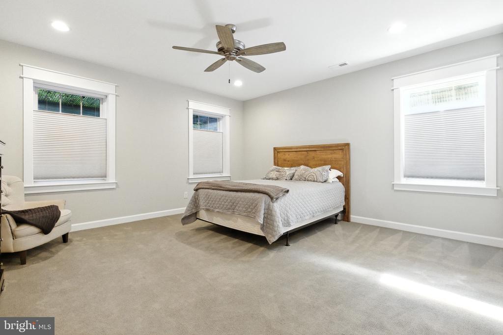 8617 DIXIE PLACE