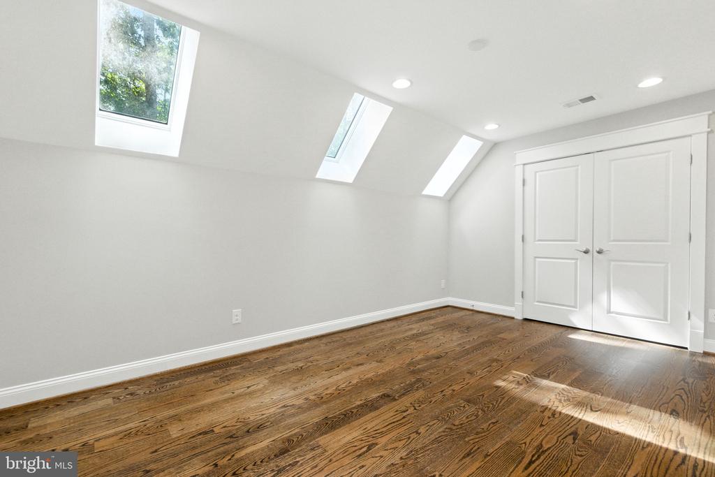 8617 DIXIE PLACE