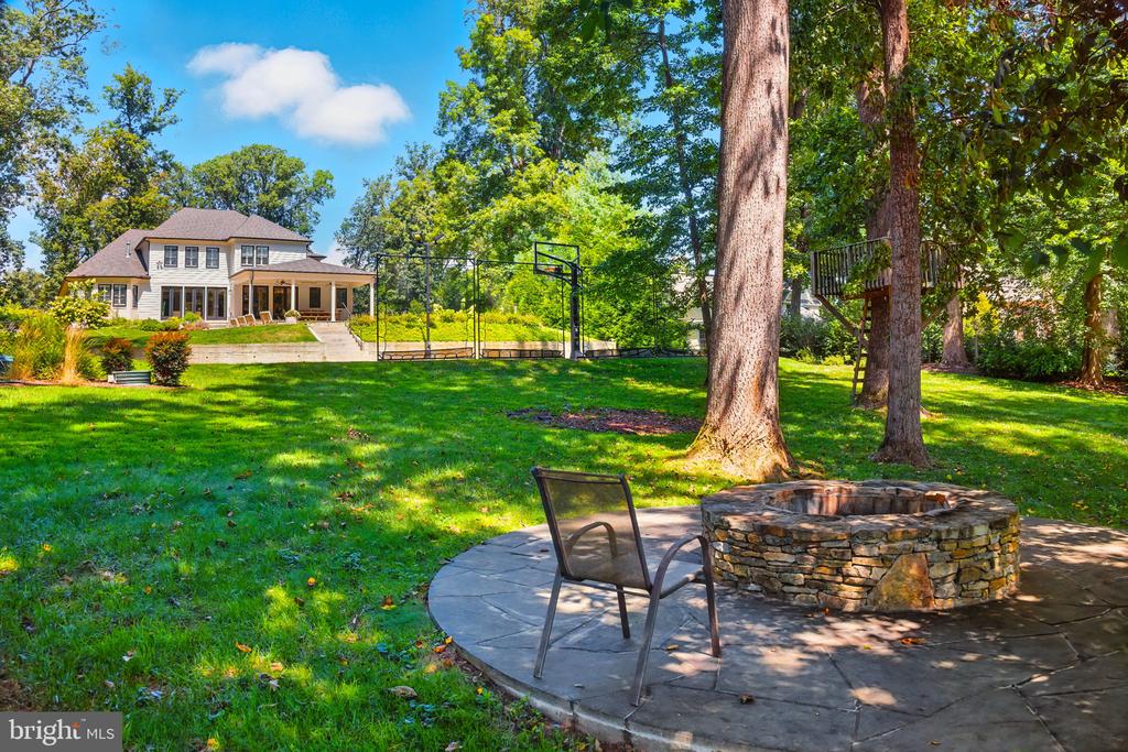 8617 DIXIE PLACE