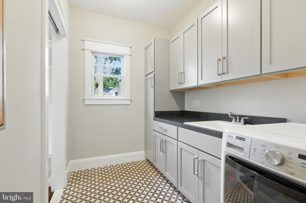 8617 DIXIE PLACE