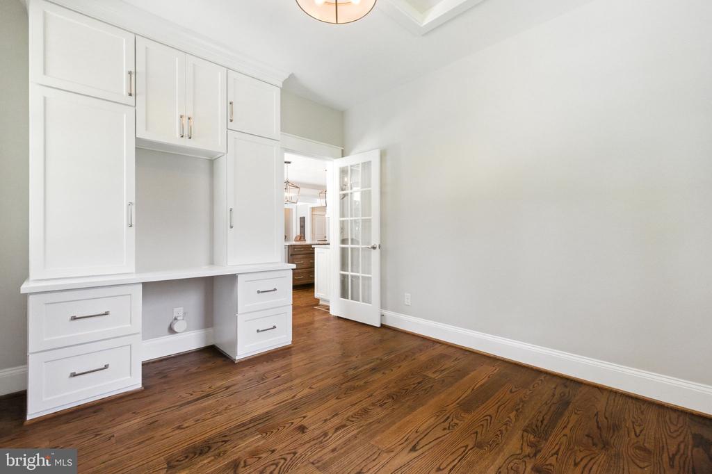 8617 DIXIE PLACE