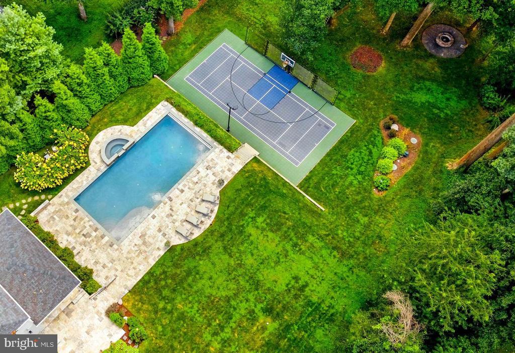 8617 DIXIE PLACE
