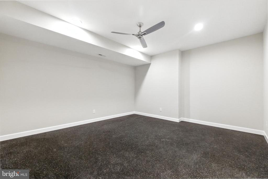 8617 DIXIE PLACE