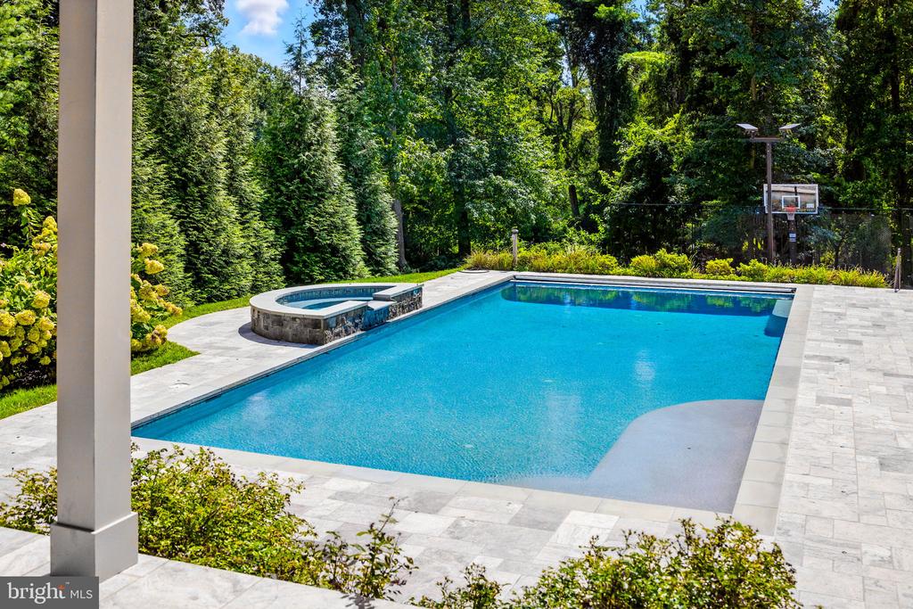 8617 DIXIE PLACE