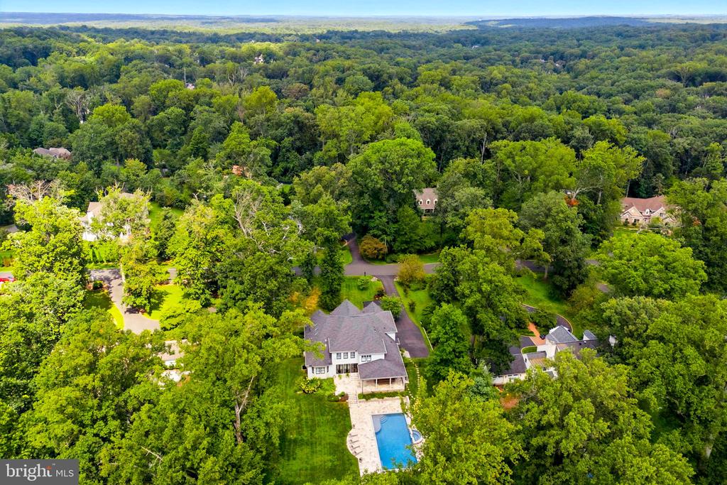 8617 DIXIE PLACE