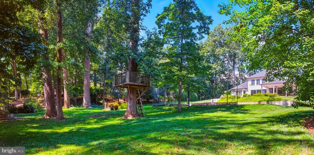 8617 DIXIE PLACE
