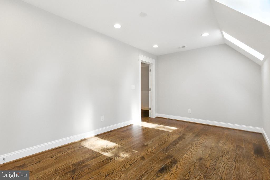 8617 DIXIE PLACE