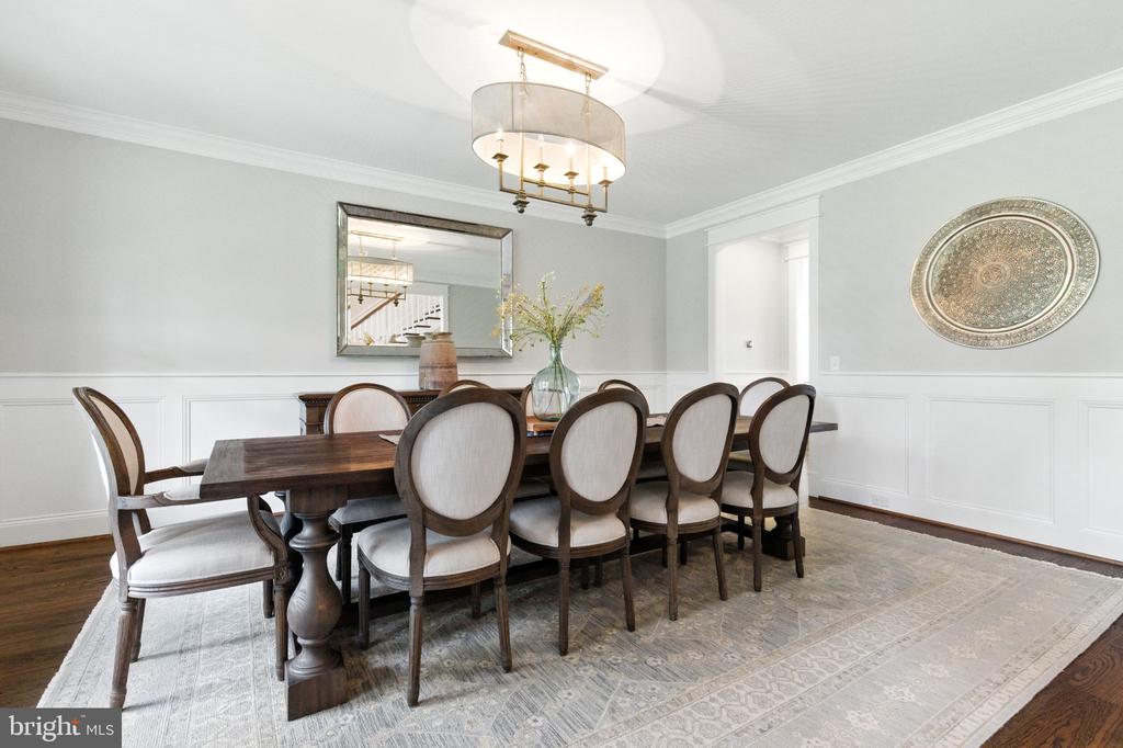 8617 DIXIE PLACE