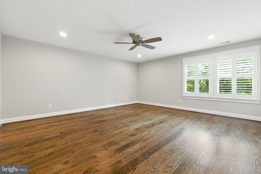 8617 DIXIE PLACE