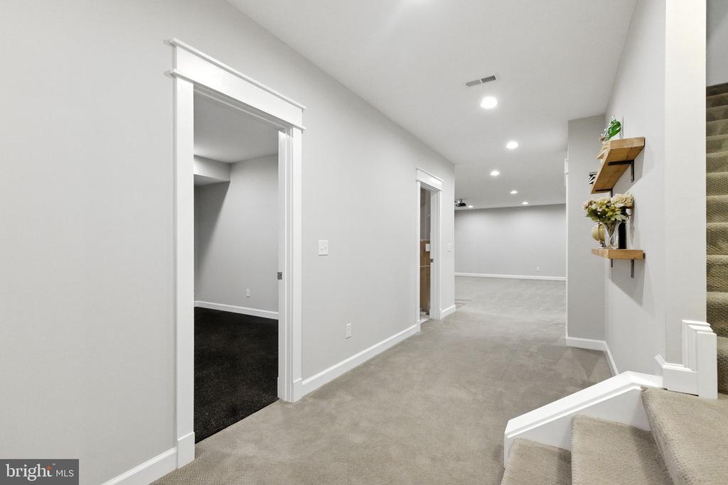 8617 DIXIE PLACE