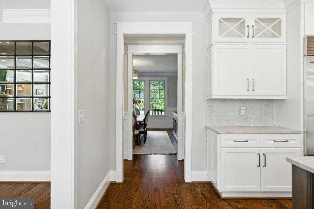 8617 DIXIE PLACE