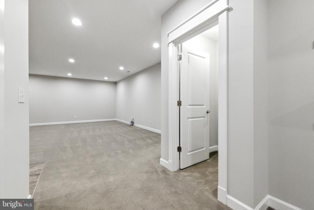 8617 DIXIE PLACE