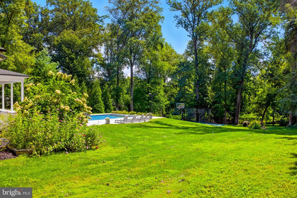 8617 DIXIE PLACE