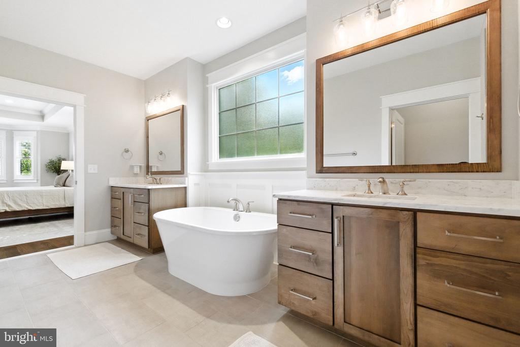 8617 DIXIE PLACE