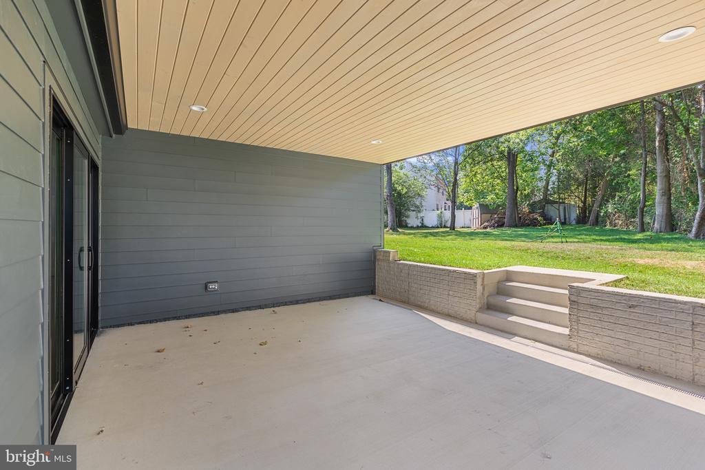 7526 FISHER DRIVE