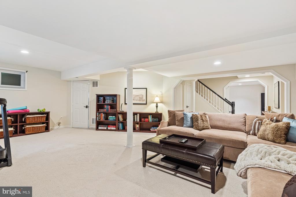 6301 HUNTING RIDGE LANE