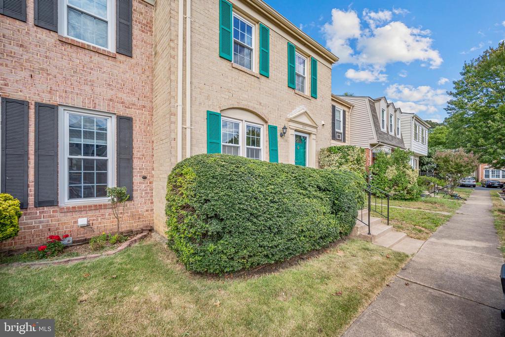 9908 LONGFORD COURT