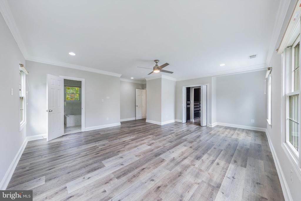 4009 ESTABROOK DRIVE