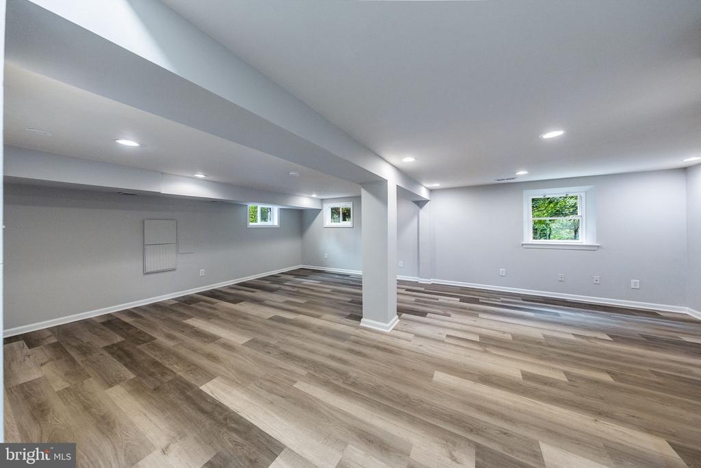 4009 ESTABROOK DRIVE