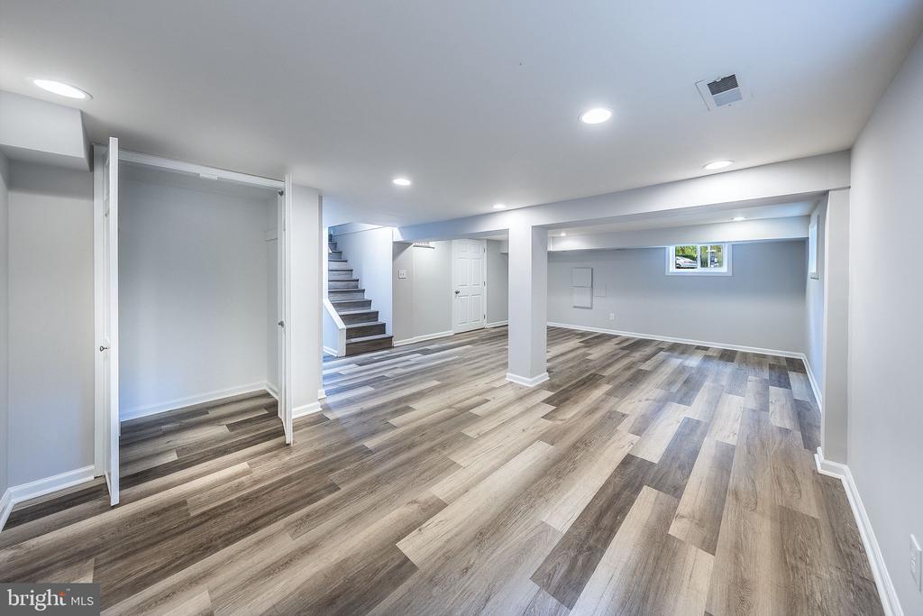 4009 ESTABROOK DRIVE