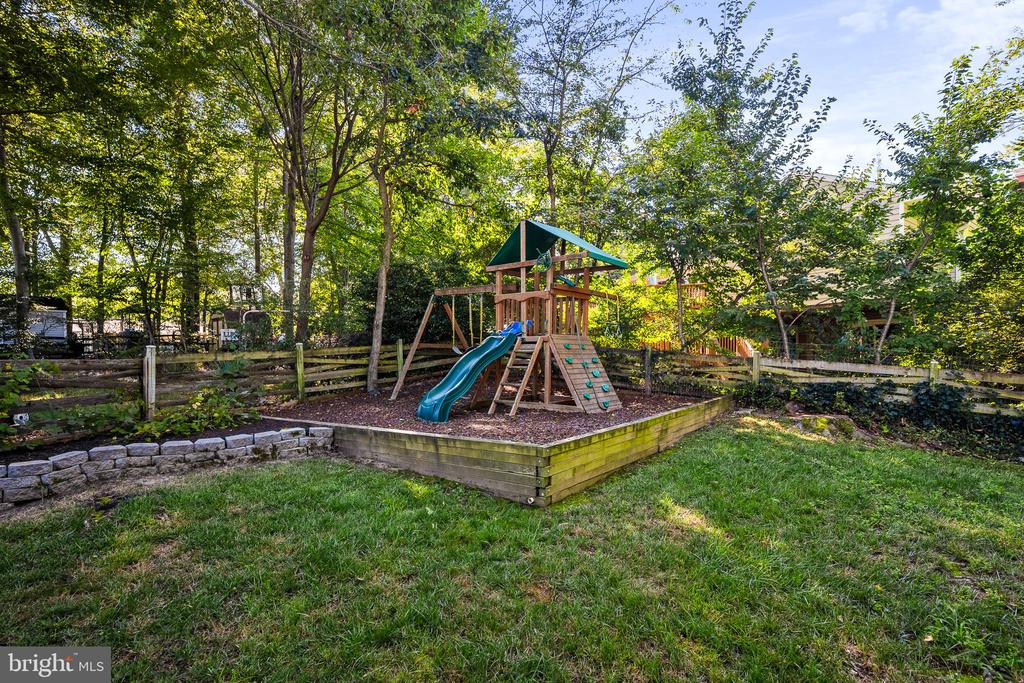 7203 HADLOW DRIVE