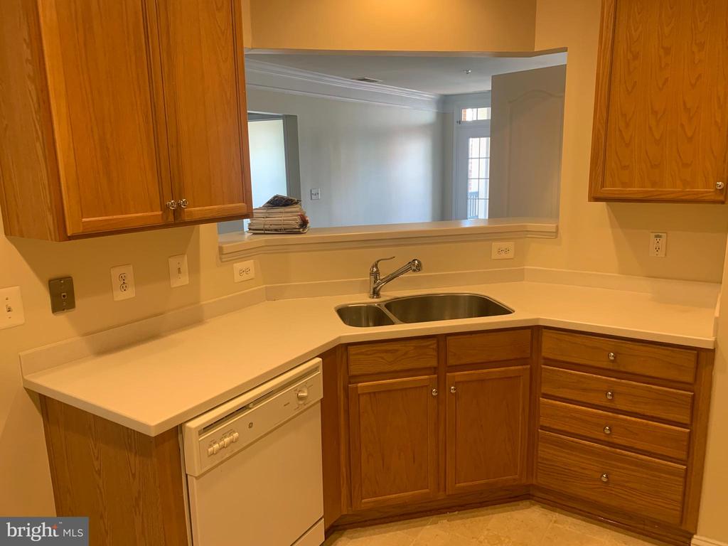 2903 SAINTSBURY PLAZA 310