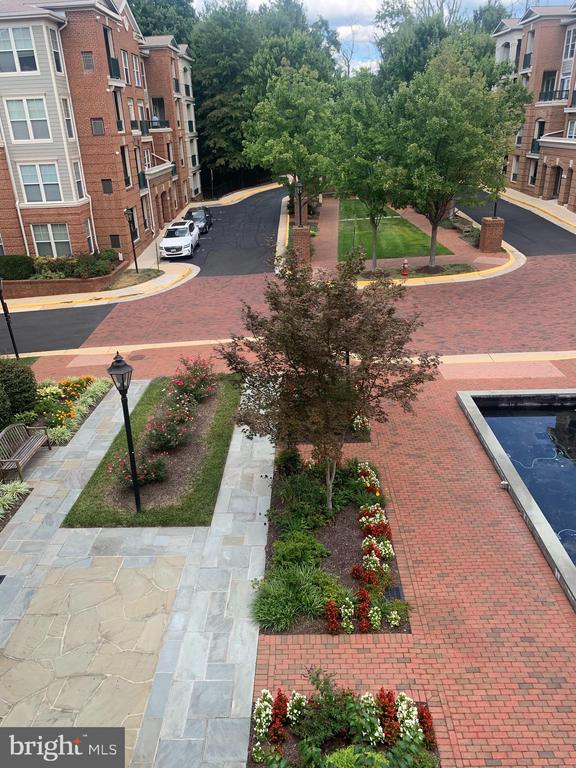 2903 SAINTSBURY PLAZA 310