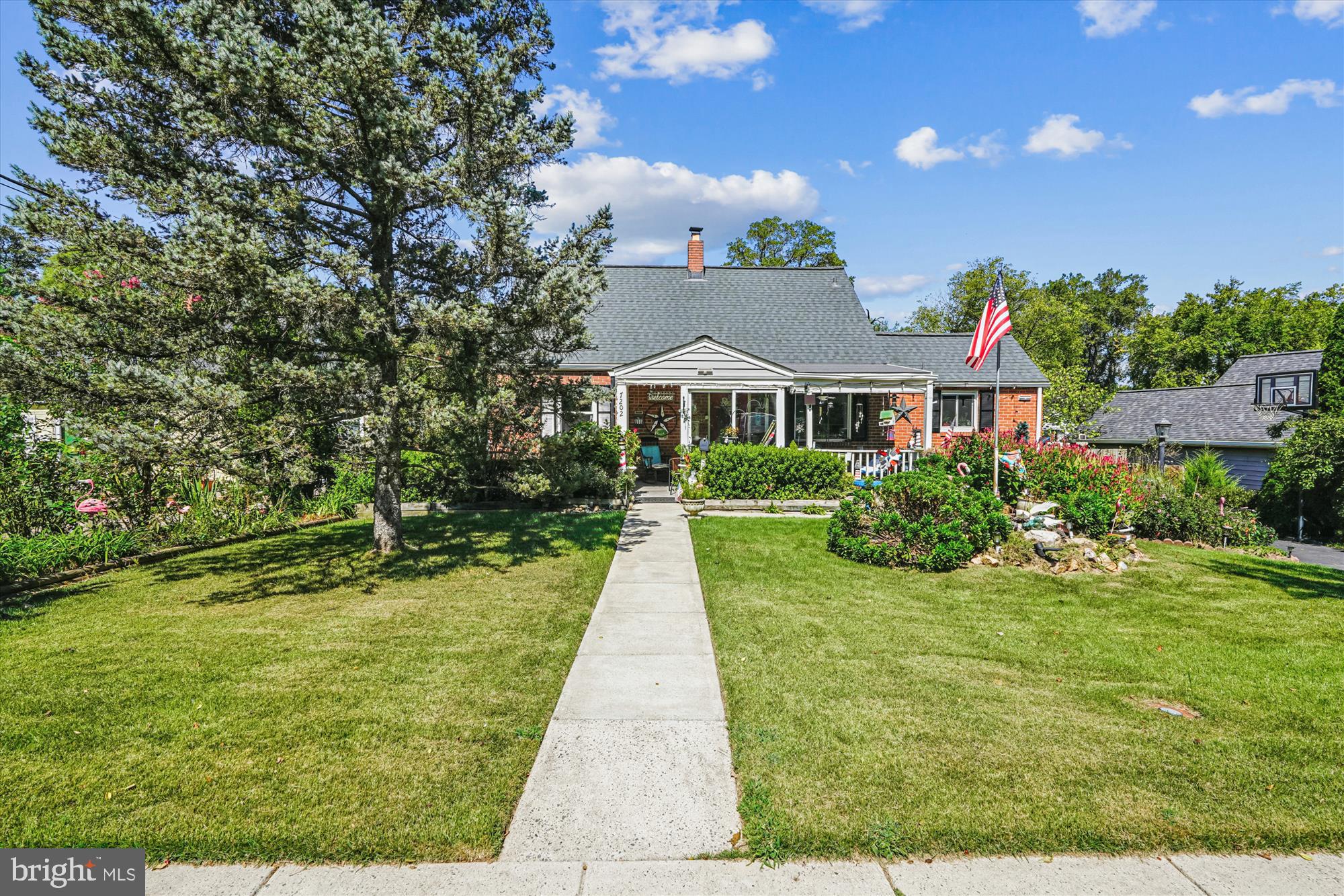 7202 PARKVIEW AVENUE