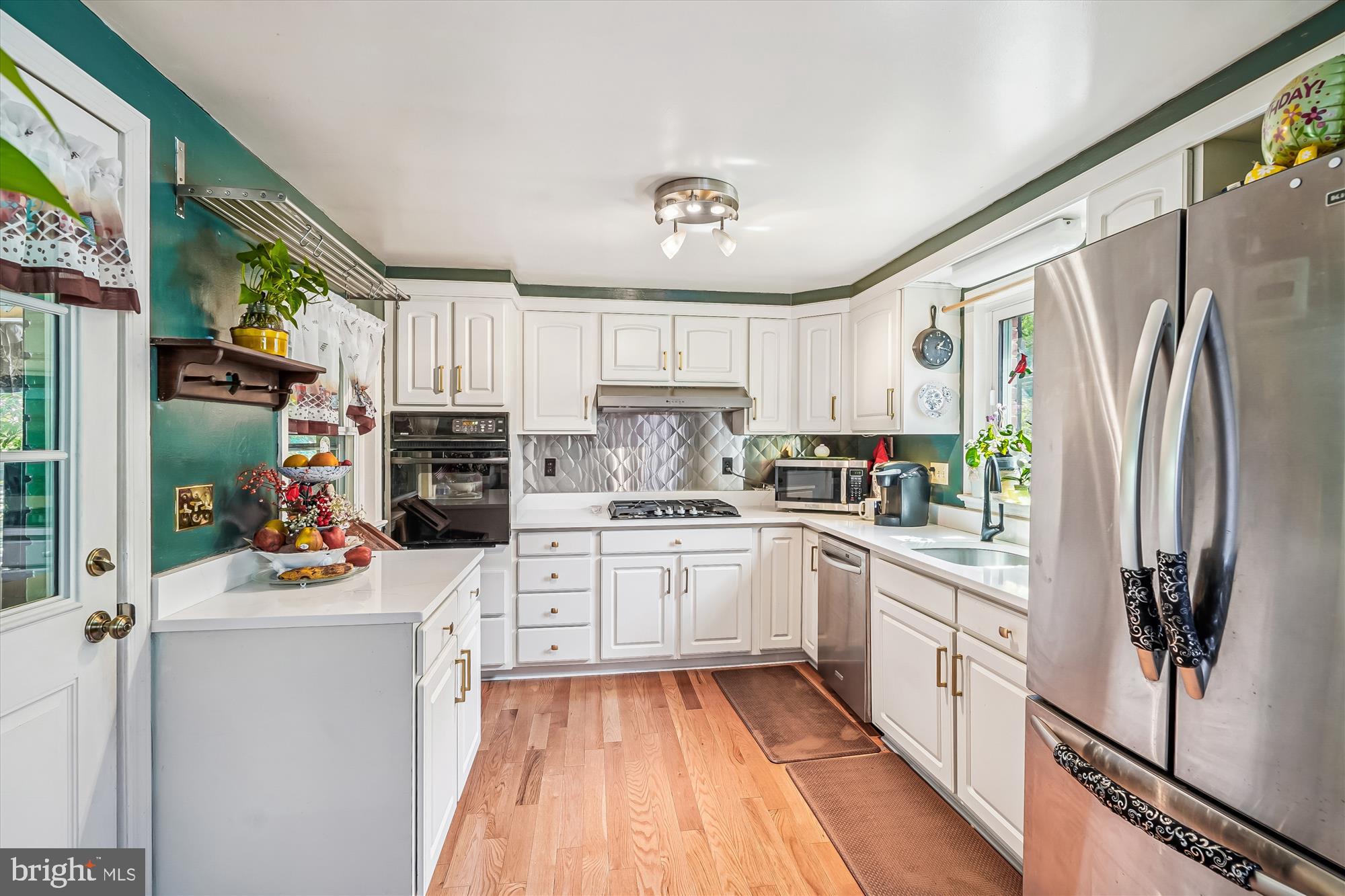 7202 PARKVIEW AVENUE