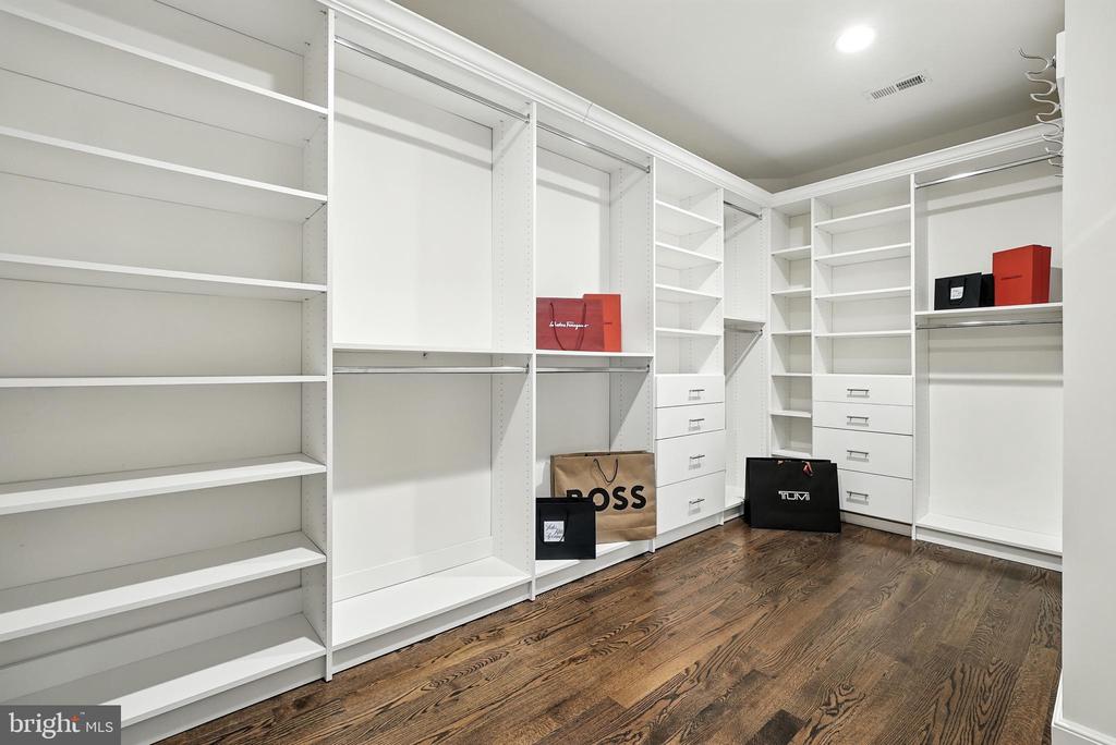 6434 NOBLE DRIVE