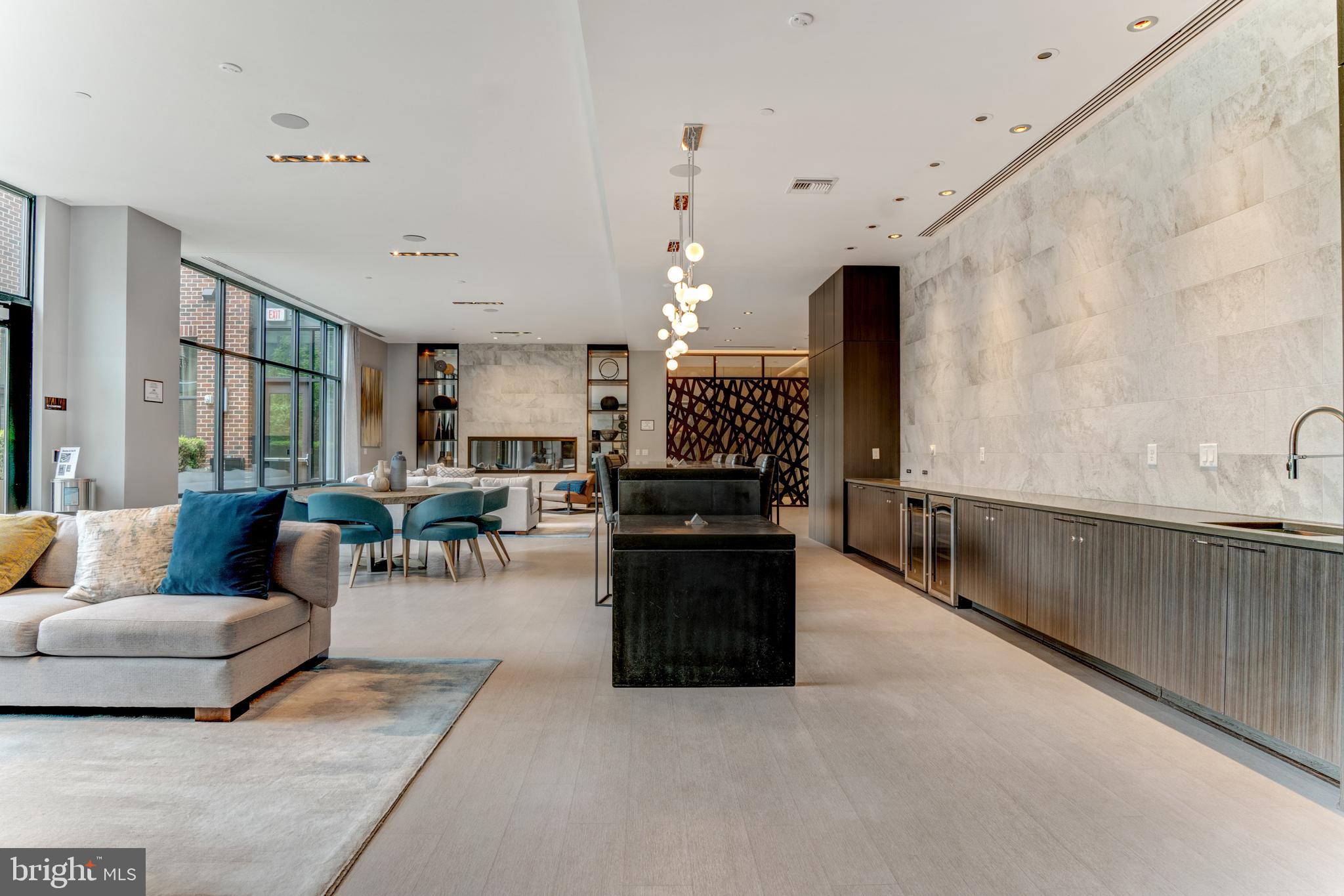 1761 OLD MEADOW ROAD 209