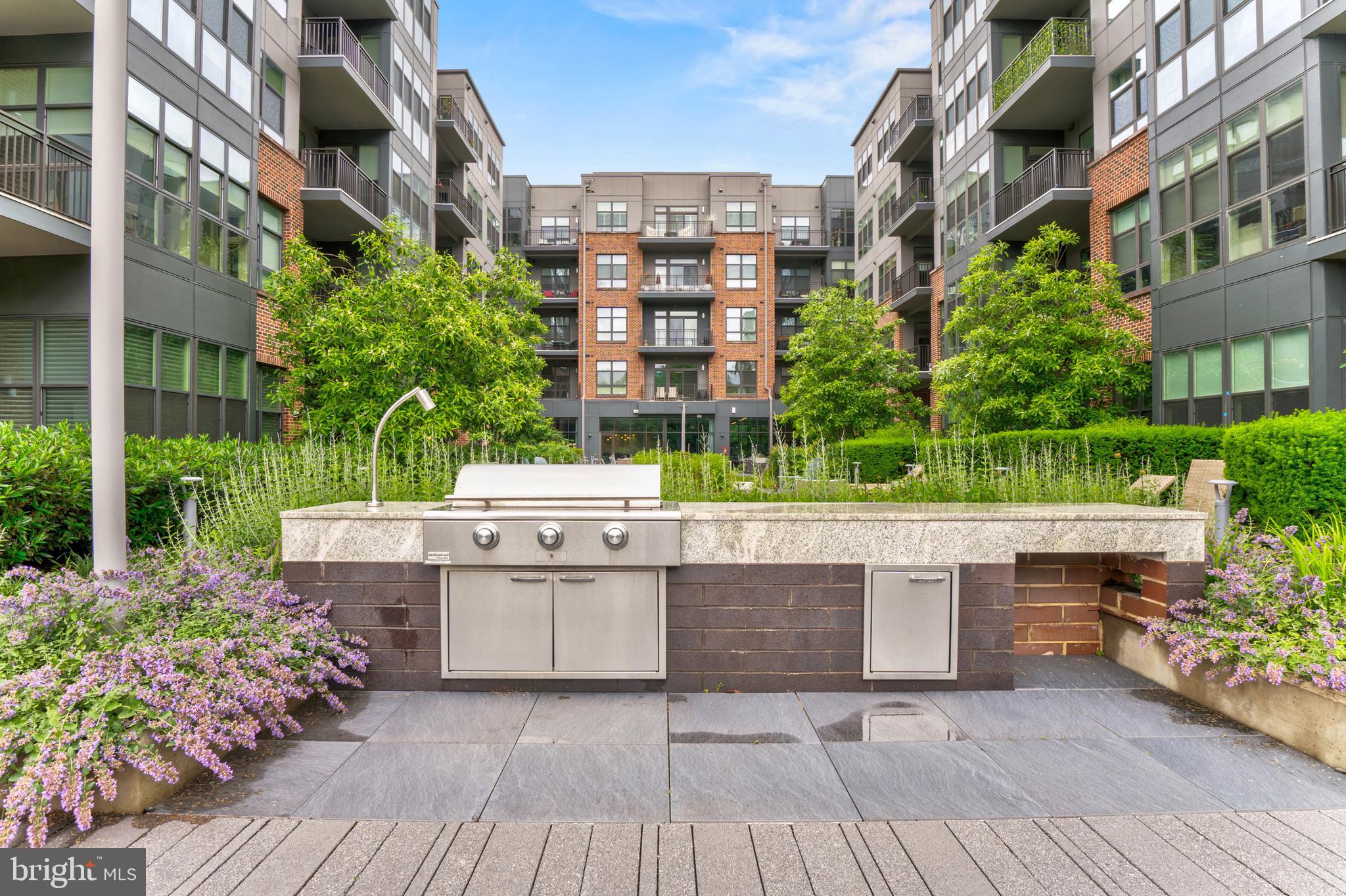 1761 OLD MEADOW ROAD 209