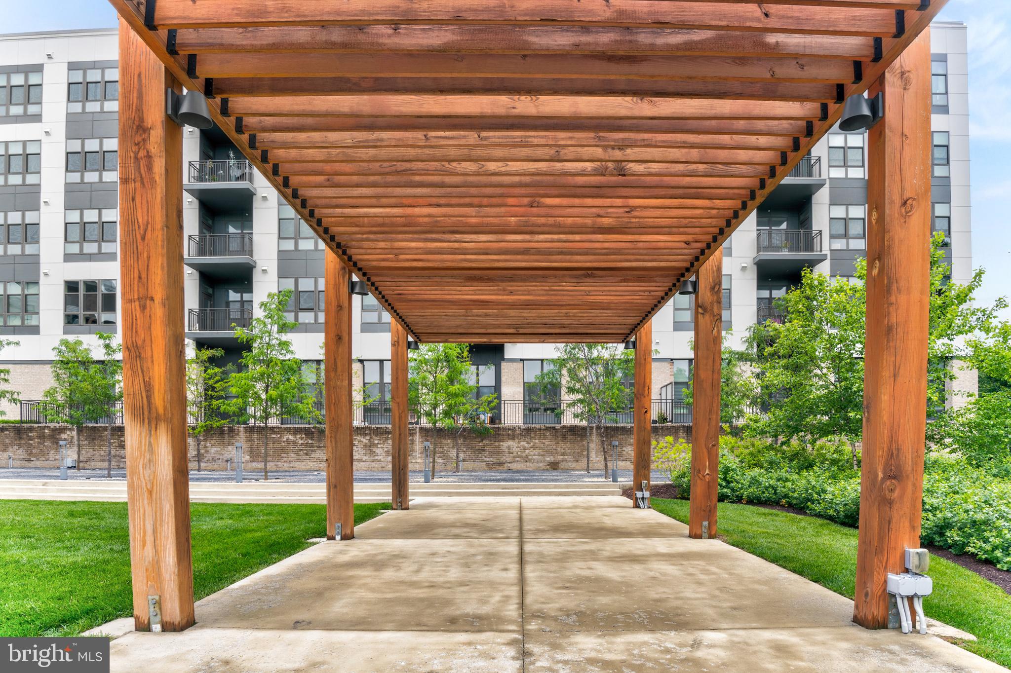 1761 OLD MEADOW ROAD 209