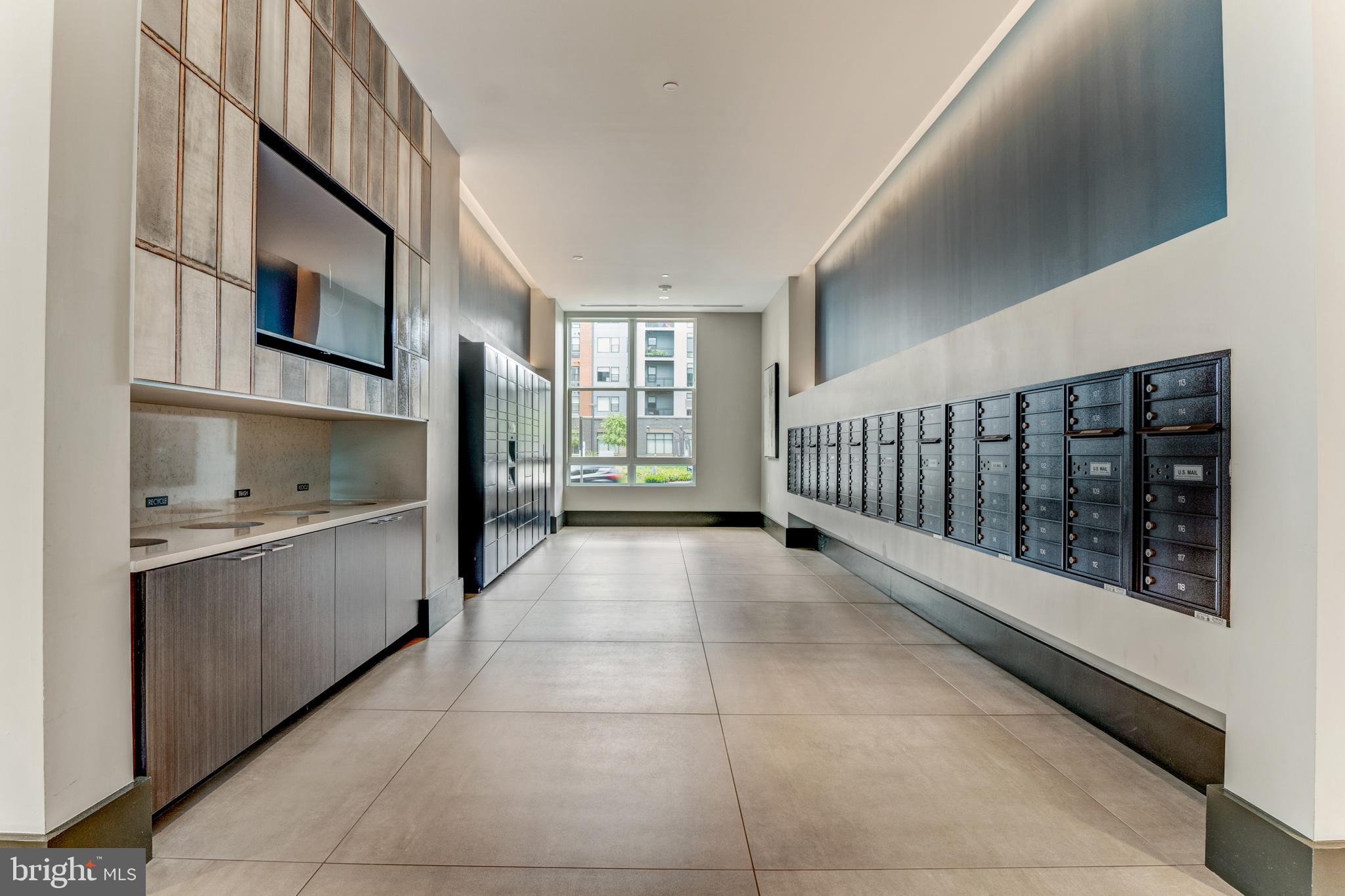 1761 OLD MEADOW ROAD 209