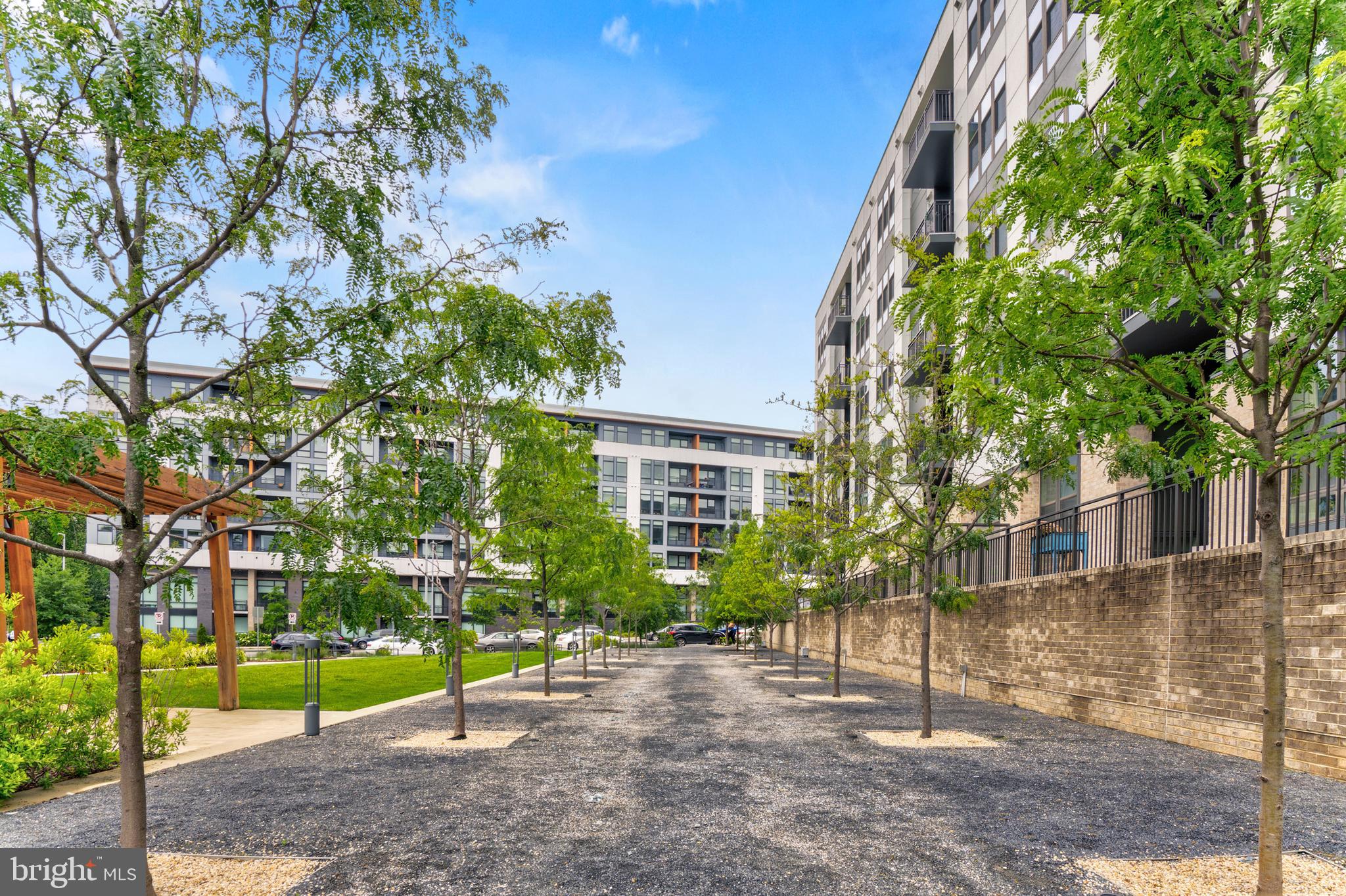 1761 OLD MEADOW ROAD 209