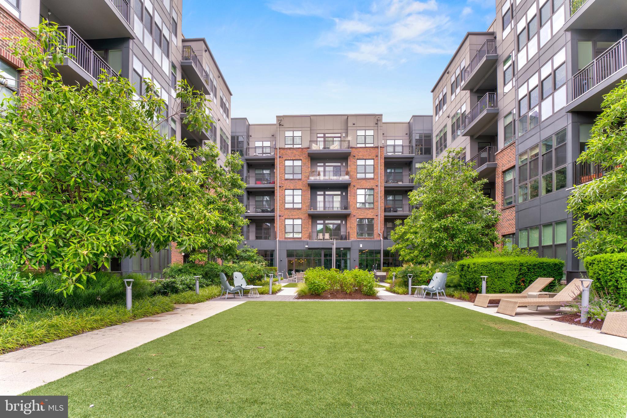 1761 OLD MEADOW ROAD 209