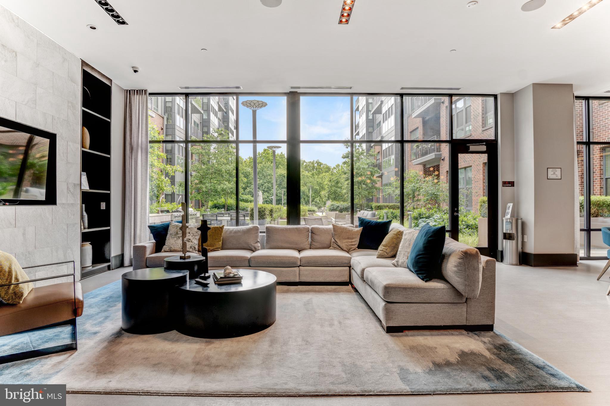 1761 OLD MEADOW ROAD 209