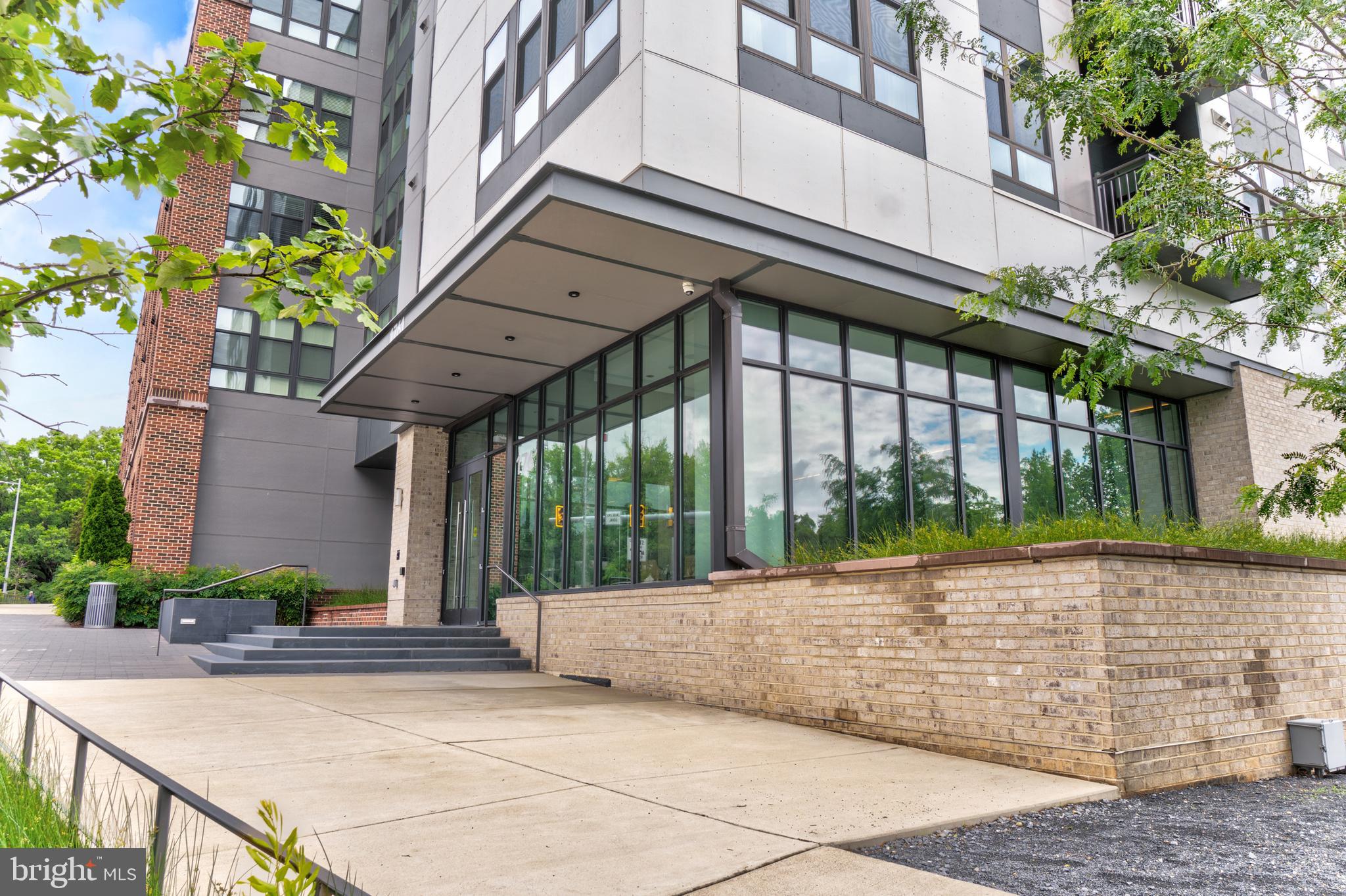 1761 OLD MEADOW ROAD 209